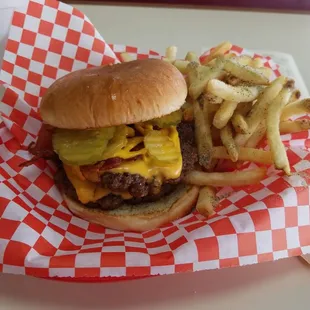 Dbl meat bacon cheeseburger mustard and pickels only