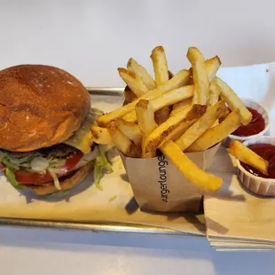 Lounge Burger with Fries
