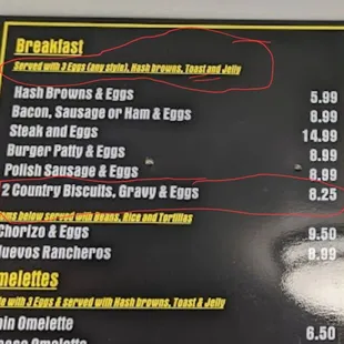 Clearly states on the menu that the 2 country biscuits, gravy, &amp; eggs comes with toast.