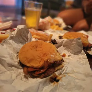 Queso Burgers