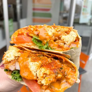 Spicy Ranch Chicken Smash
Build it with vegan chicken Smashwrap, Swap Spicy Ranch sauce, add , onion, lettuce &amp; tomato