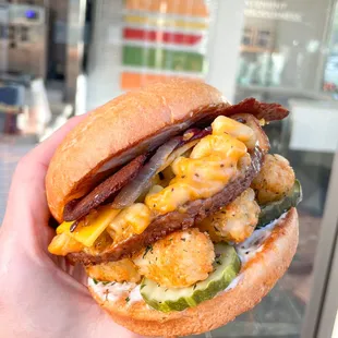 Mac Stack Deluxe
Kind burger, Bac'n, Mac &amp; Cheese, swap ranch sauce, add tater tots