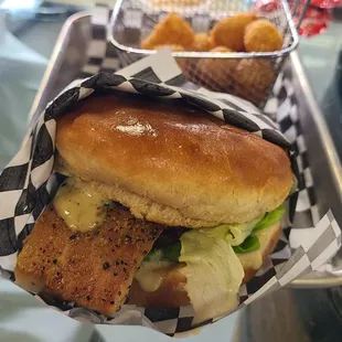 Gunga burger (Mahi mahi)