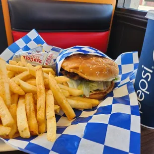 Cheeseburger Combo (Fries and a drink)