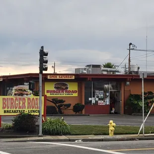 the front of a fast food restaurant