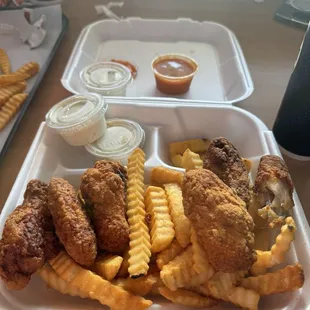 6 Piece Spicy Chicken Wings with fries and drink