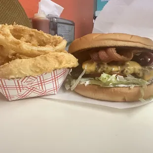 Onion rings &amp; Bacon Burger
