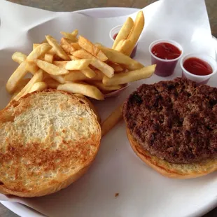 Hamburger and fries!!