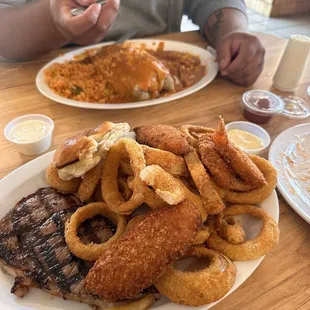 We ordered the wet burrito &amp; the deluxe steak plate! It has shrimp and fish!