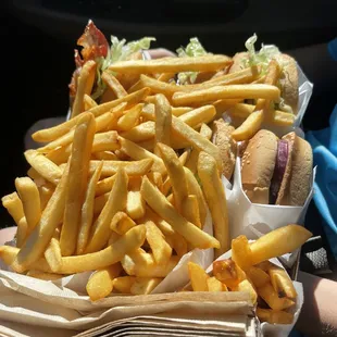 5 cheeseburger combos, all different but the order was correct!