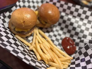 Peanuts Pub & Deli