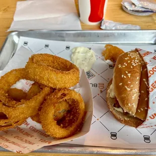 Bacon cheeseburger with onion rings
