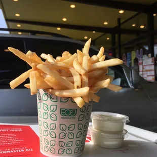 Large fries with tartar sauce.