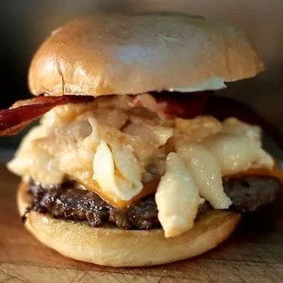 Mac-N-Cheese Bacon Cheddar Burger