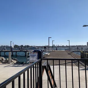 Waterfront views with delicious eats / beers.