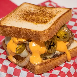 "Spicy Patty Melt"
Fresh ground brisket patty served with Pepper jack Cheese, Grilled onion and Jalapeño with spicy mayo on Texas Toast.