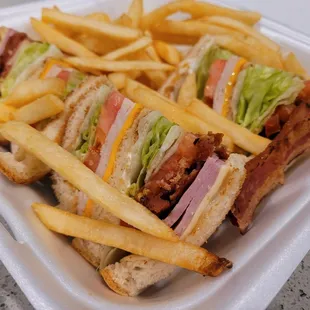 solid club sandwich w fries