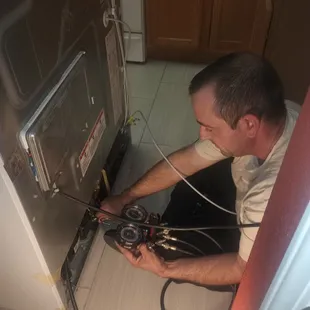 Diagnosing a sealed system issue.I found a leak where the refrigerant leaked out at the discharge tube coming off of the compressor.