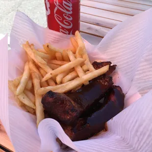 3 rib plate with coke.