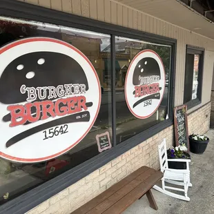 the outside of a restaurant