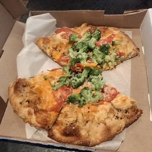 Broccoli, Grilled Chicken White pizza