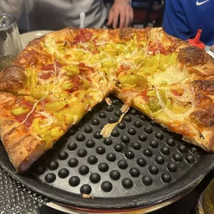 Onions/banana pepper pizza
