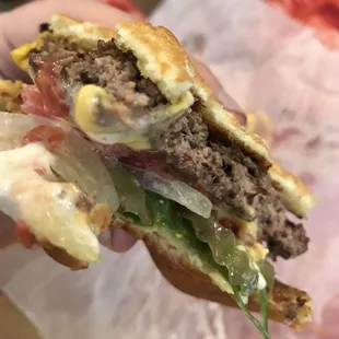Deluxe cheeseburger