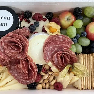 November 2023 - Medium Grazing Box