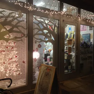 2014-12-13 20.17.08; Christmas Decorations @ Burke's Book Store - Cooper Young, Memphis TN