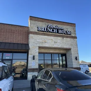 Store front of the Burleson Brunch House