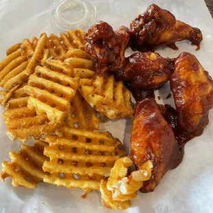 Sriracha 5 Piece Wings and Seasoned Fries