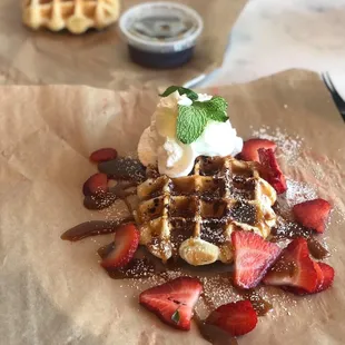 Caramel strawberry shortcake