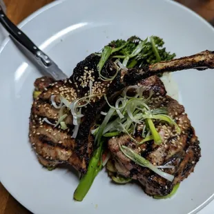 Tomahawk chops