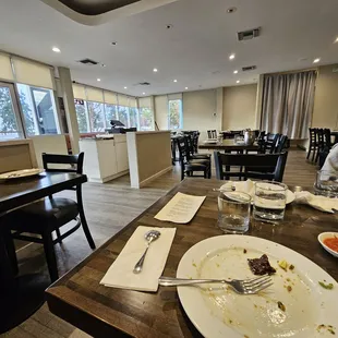 sushi and sashimi, interior