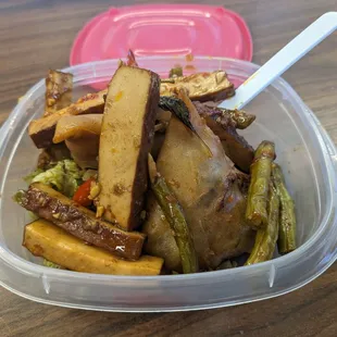 Fiery tofu and vegetables, samosa (vegetarian), tea leaf salad, jasmine rice