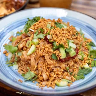 Garlic Noodles - Egg noodles, fried garlic, scallions, fresh onions served with house sweet and spicy sauce