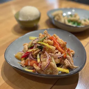 Nan Gyi Thoke - rice noodle with coconut chicken curry