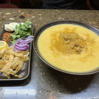 Coconut Noodles Soup (Ohn Noe Kout Swel)