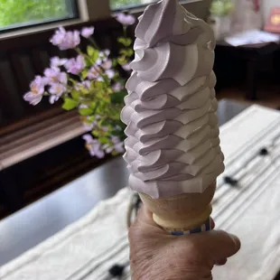 a hand holding an ice cream cone