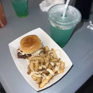 Hot Chicken Slider w/French Fries + Ocean Dream Drink