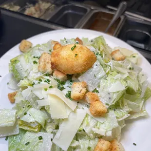 a plate of salad with croutons