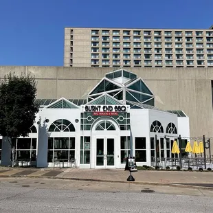 Restaurant Exterior and Patio on Grand Ave at Crown Center