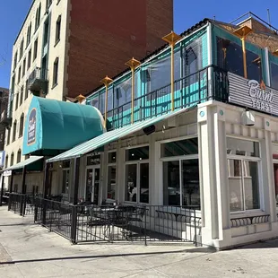 Exterior shot of Burnt Toast