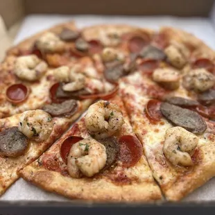 Chef Frank made me my own special pizza: Sausage, pepperoni &amp; shrimp :-)