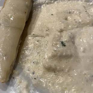 Cheese ravioli with Alfredo sauce and cheesy garlic bread