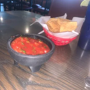 Chips a d salsa