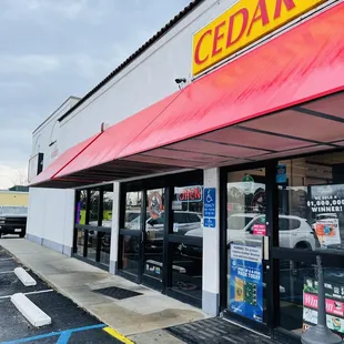Very sneaky, hidden under Cedar Mart&apos;s awning