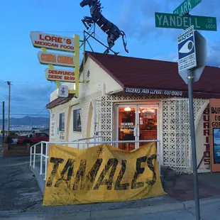 the outside of a restaurant