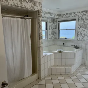 Glorious bathroom