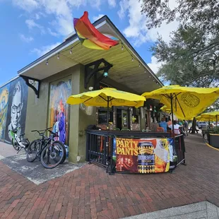 the outside of the restaurant